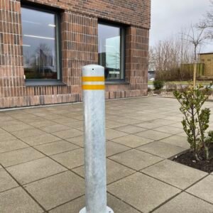 Galvaniseret pullert med refleks og fodplade til boltmontage