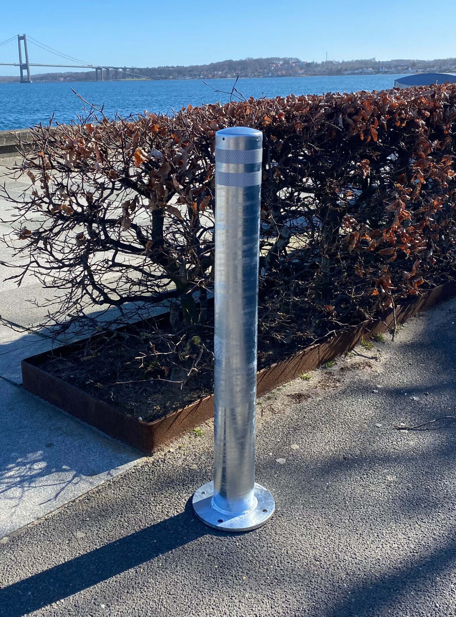 Galvaniseret stål pullert til boltmontage med refleks
