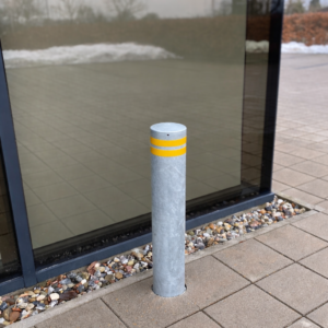 Galvaniseret stål pullert med refleks til nedstøbning