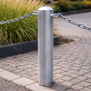 Galvaniseret stål pullert Ø89 / Ø114 mm med afrundet top og øjer til kæde – til nedstøbning eller boltmontage