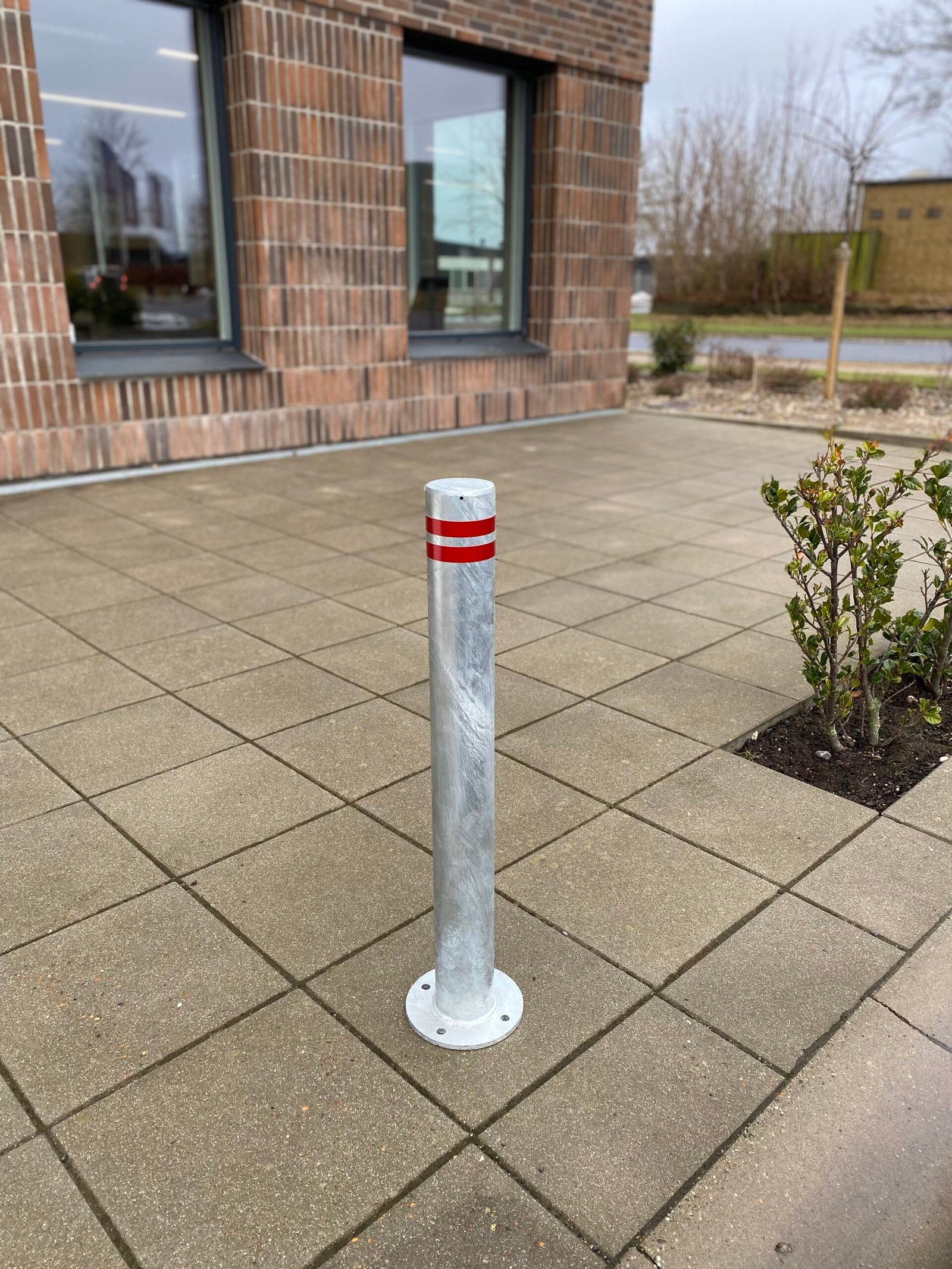 Galvaniseret stål pullert til boltmontage med refleks