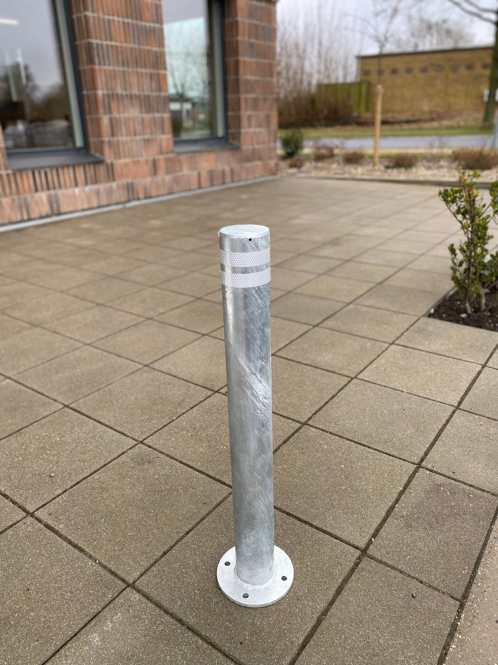 Galvaniseret stål pullert til boltmontage med refleks