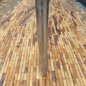 Galvaniseret stål pullert til nedstøbning – robust parkeringspullert