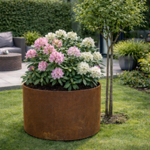 Rund cortenstål plantekasse i have