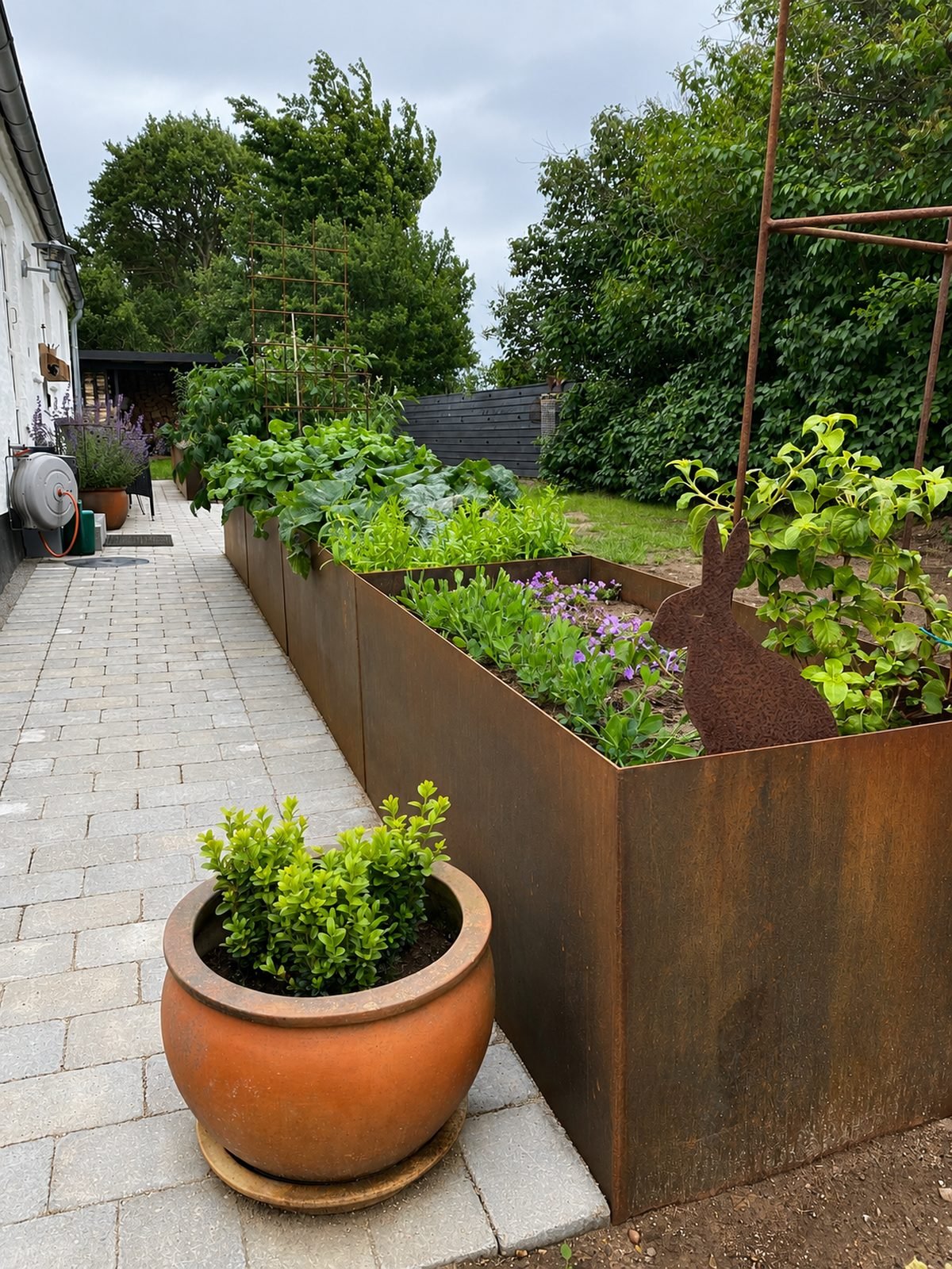 Corten højbed 3 mm i cortenstål – moderne plantekasse til have og terrasse.