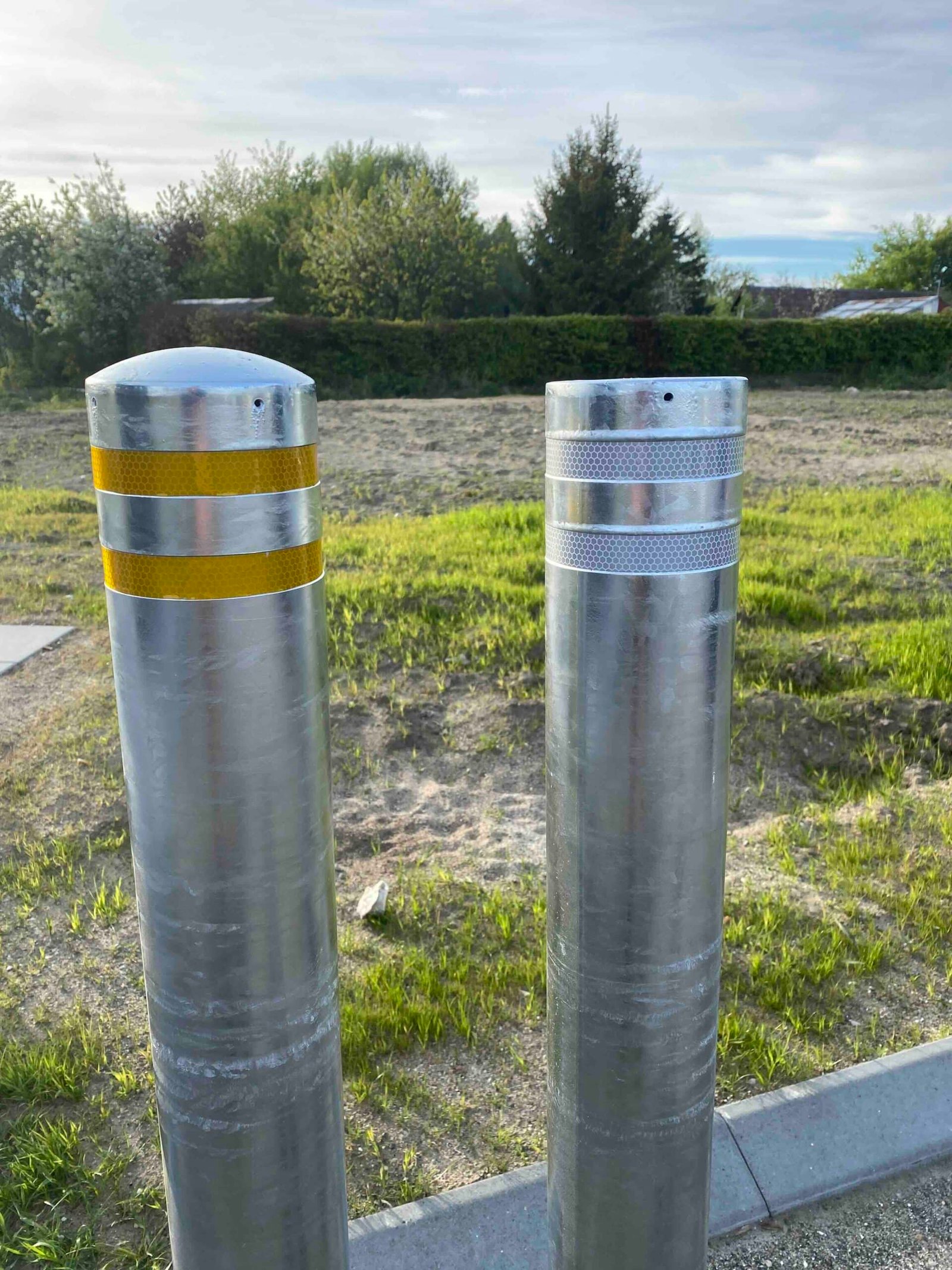 Galvaniseret stål pullert med refleks til nedstøbning
